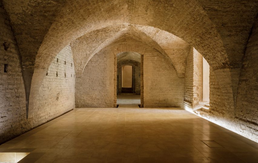 Real Alcazar by Reina and Asociados