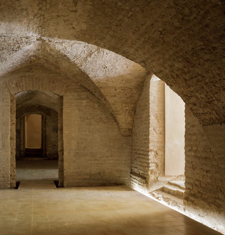 Real Alcazar by Reina and Asociados