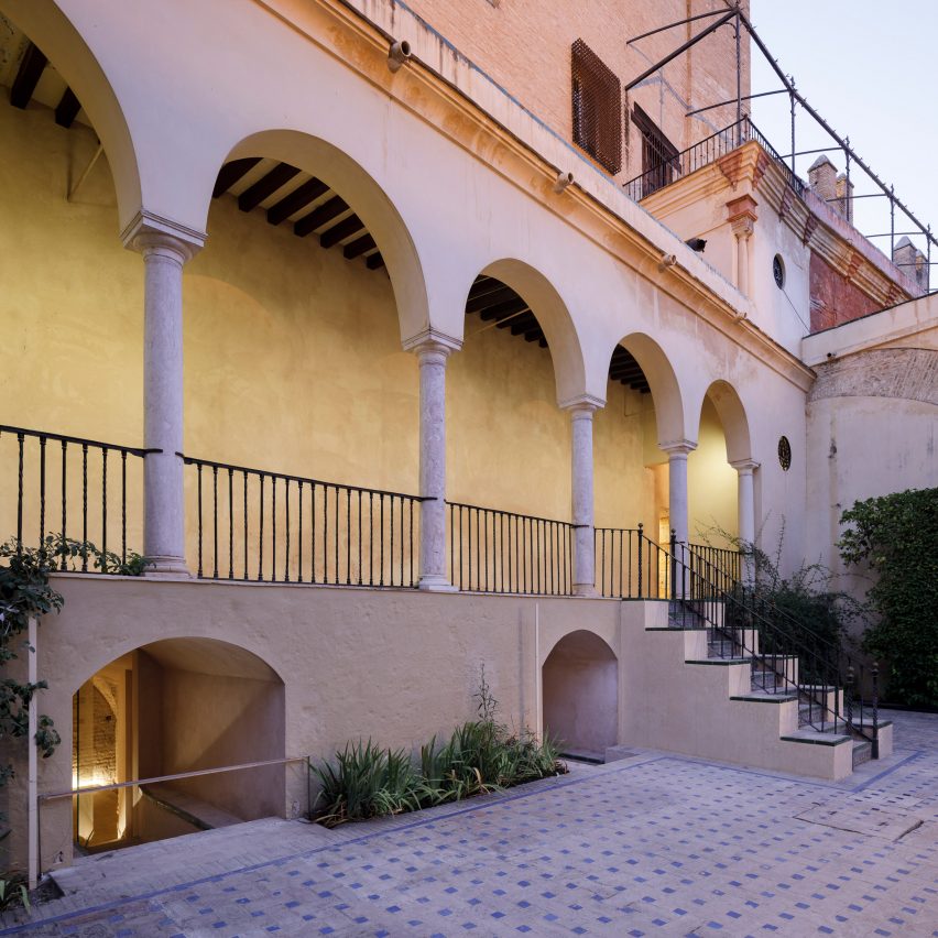 Real Alcazar by Reina and Asociados