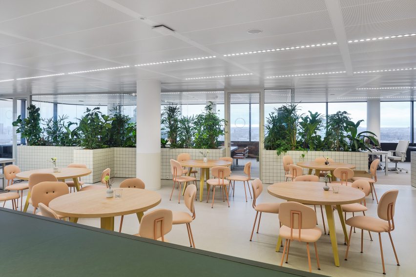 Synchroon office interiors designed by Space Encounters
