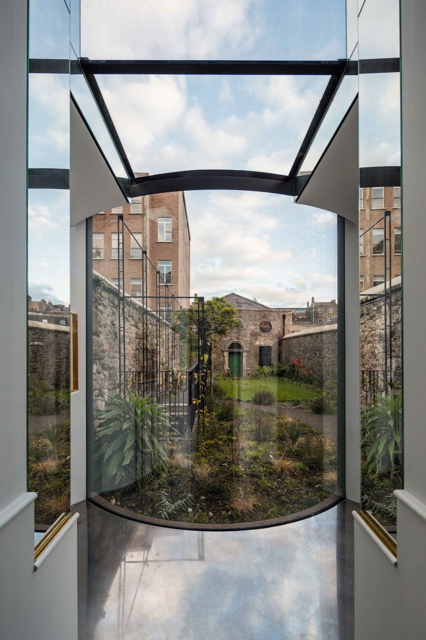 D2 Townhouse by Jake Moulson