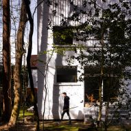 House in the Woods by Arigho Larmour Wheeler Architects