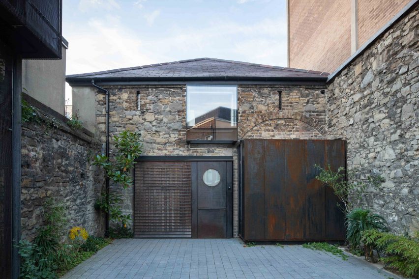 D2 Townhouse by Jake Moulson