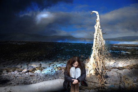 Nightmare, girl alone in a destroyed world