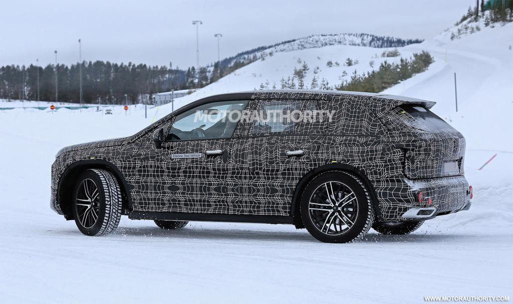 2022 BMW iNext spy shots - Image via S. Baldauf/SB-Medien