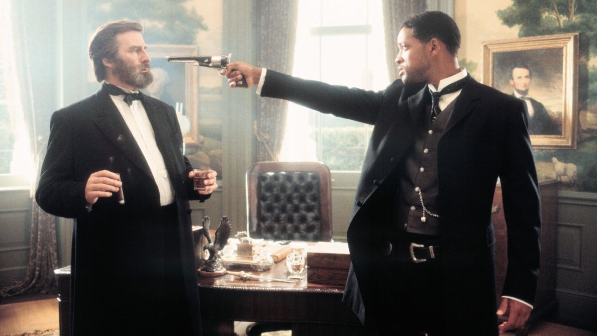 Actors Kevin Kline (left) and Will Smith star inthe film 'Wild Wild West', 1998. (Photo by Murray Close/Getty Images)