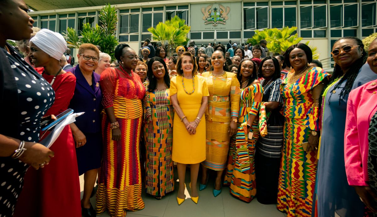 Members of Congress receive warm welcome in Ghana. (Photo: Julio Obscura)
