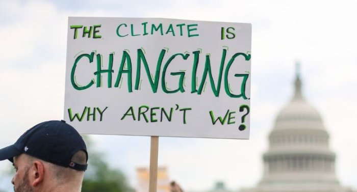Washington, DC – April 29, 2017: Thousands of people attend the People’s Climate March to stand up against climate change. (Nicole S Glass/Shutterstock)