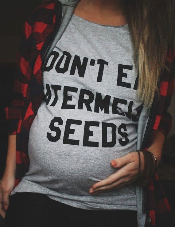 Best gifts for pregnant women: funny pregnancy shirt gift idea