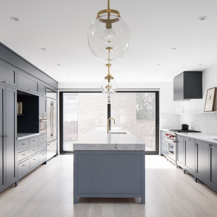 Hampstead House by Robitaille Curtis