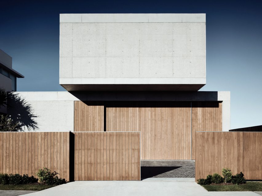 Mermaid Beach Residence by B.E. Architecture